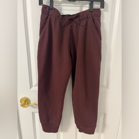 Nike Dry Endurance 7/8 Joggers in Burgundy Crush - Picture 8 of 10